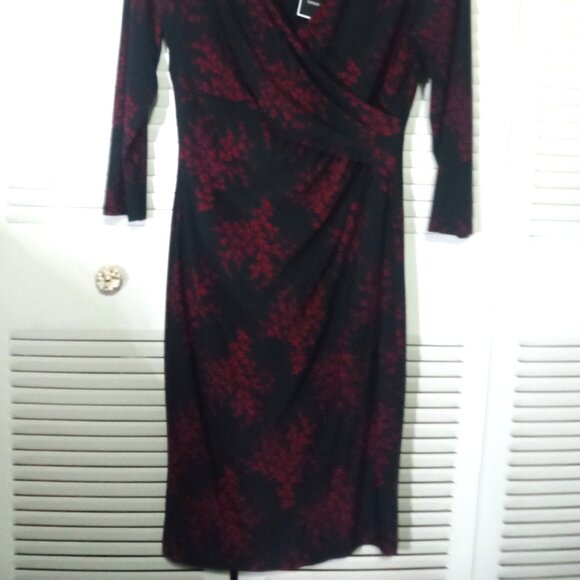 LAUREN RALPH LAUREN Faux Wrap Size 6 S Red Black Floral Side Ruch Dress V Neck - Picture 4 of 10